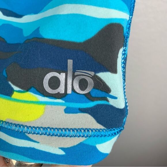 ALO Yoga Blue Multicolor Tank Top - Picture 3 of 9